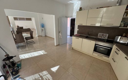 Дом с участком, бассейном и парковкой — Равда ID: 85429