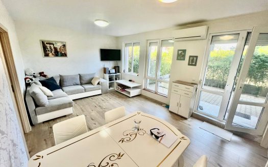 Трёхкомнатная квартира с двумя спальнями и двориком — Lazur 15, Равда ID: 85556