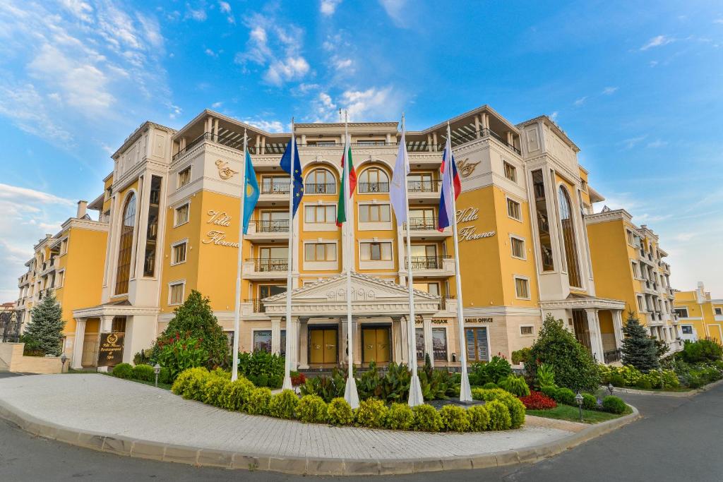Трёхкомнатная квартира в элитном комплексе Villa Florence, Свети Влас ID: 100687 - фото 2