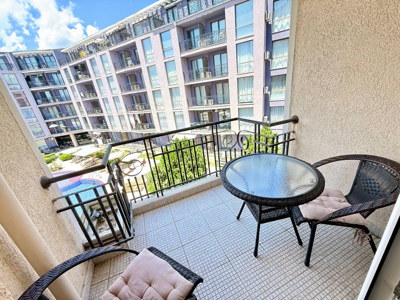 Двухкомнатная квартира с видом на бассейн в  комплексе Rainbow 4, Солнечный Берег ID: 102212 - фото 2
