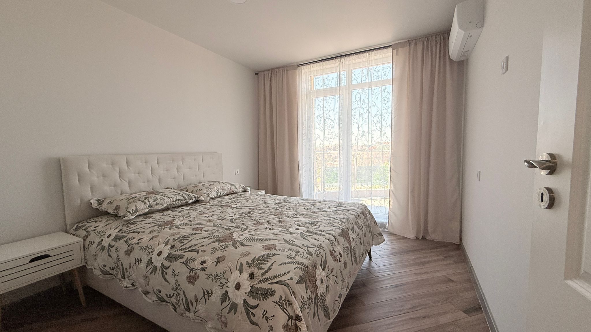 Четырехкомнатная квартира на первой линии в комплексе Oasis, Равда ID: 101011 - фото 3