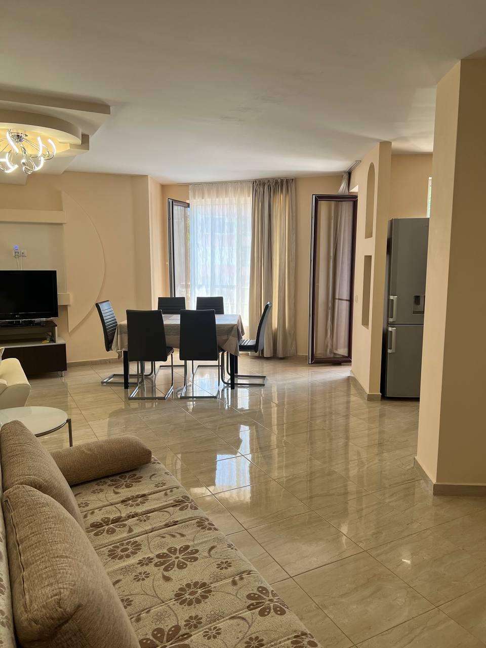 Трёхкомнатная квартира в хорошем районе  Солнечного Берега, комплекс VIP Image ID: 102559 - фото 1