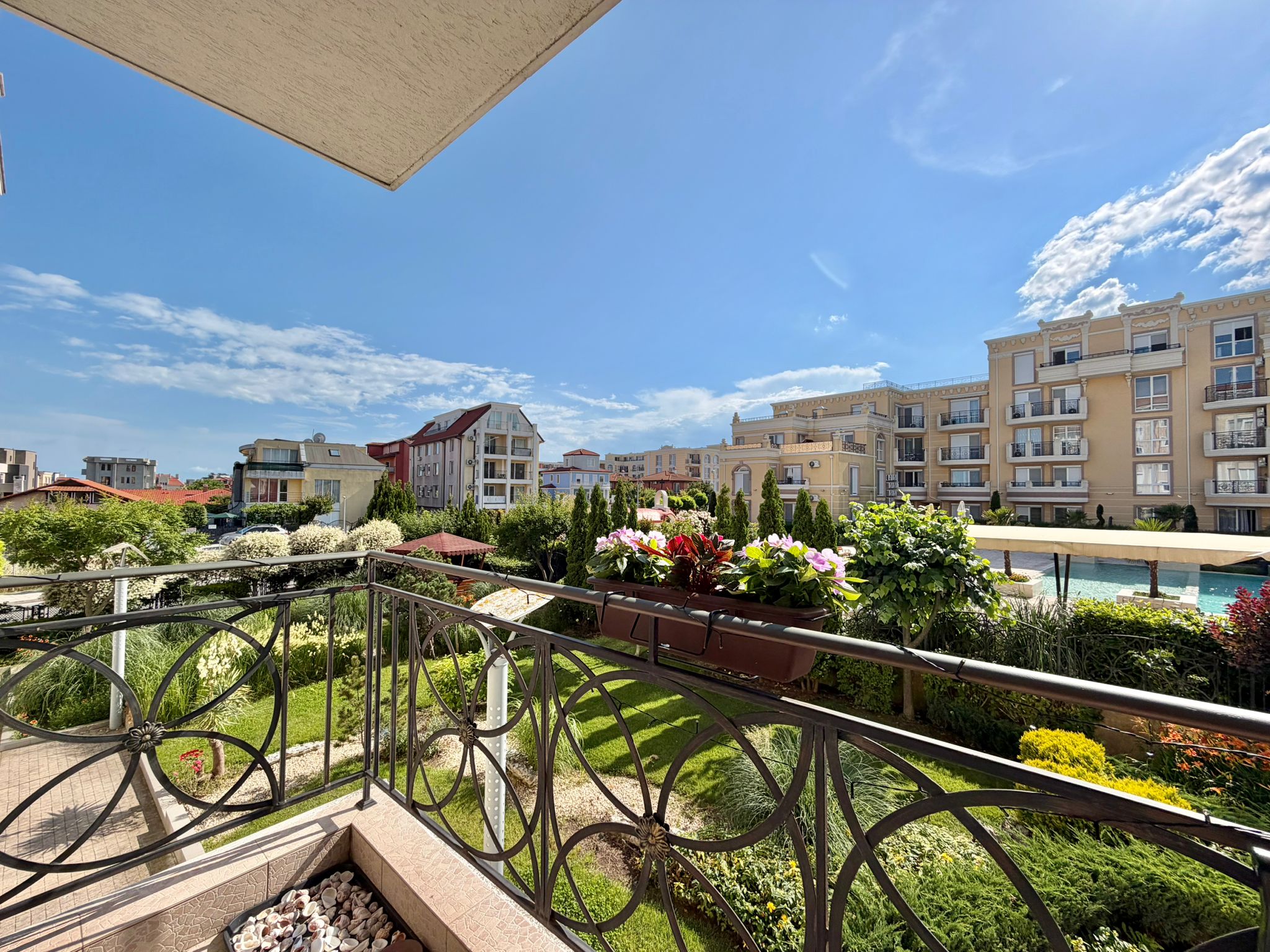 Двухкомнатная квартира с качественным ремонтом в комплексе Elitonia Gardens, Равда ID: 102773 - фото 11 Двухкомнатная квартира с качественным ремонтом в комплексе Elitonia Gardens, Равда ID: 102773 - фото 11