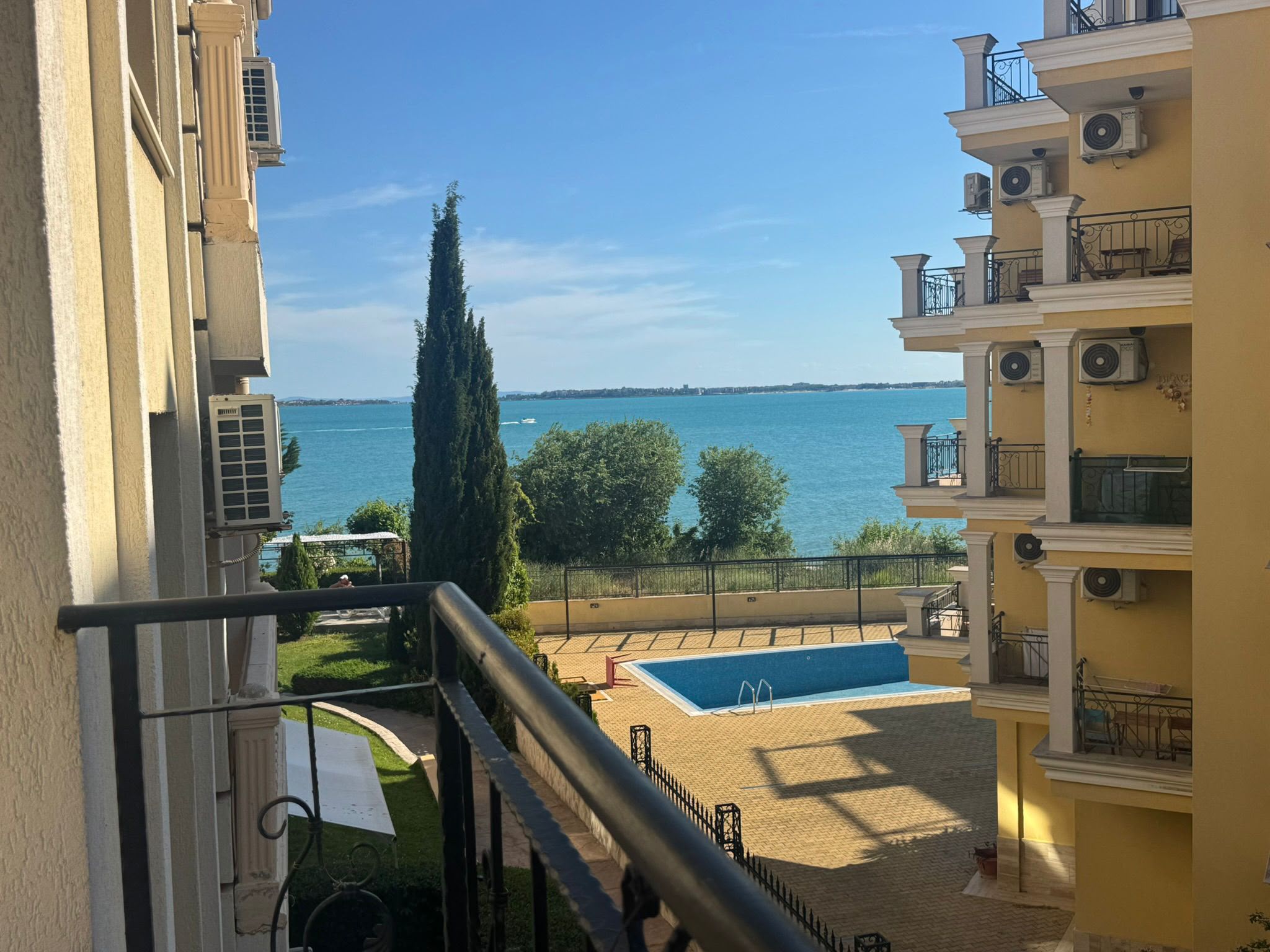 Двухкомнатная квартира с видом на море в комплексе Royal Bay, Святой Влас ID: 103067 - фото 6