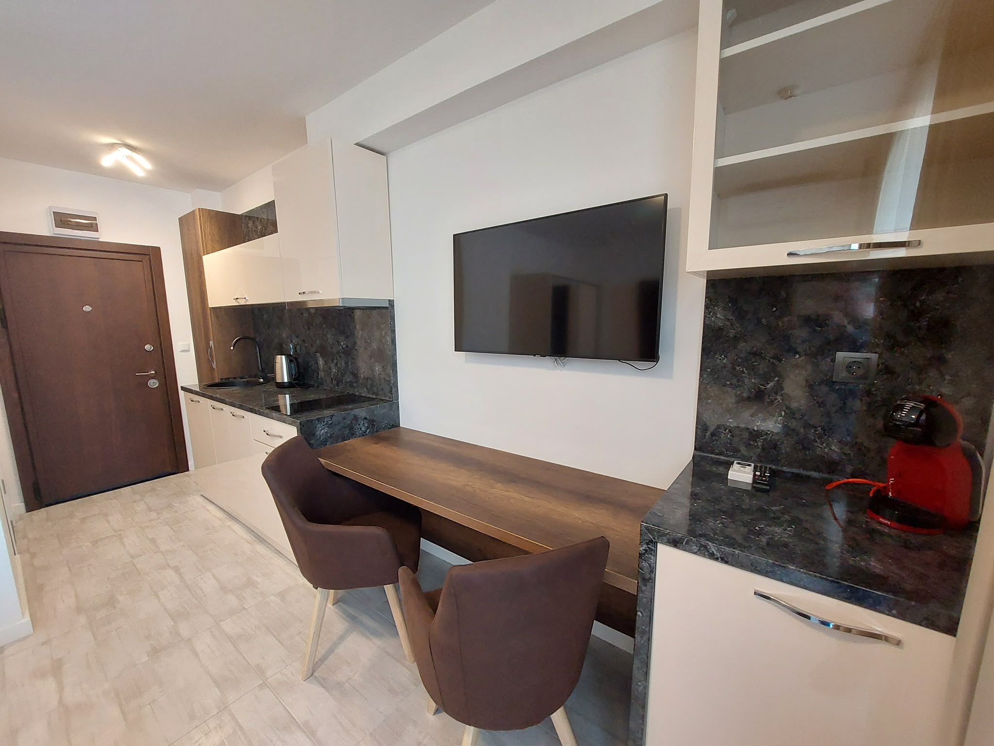 Студия с видом на горы на первой линии в комплексе Onyx Beach Residence, Святой Влас ID: 103678 - фото 2