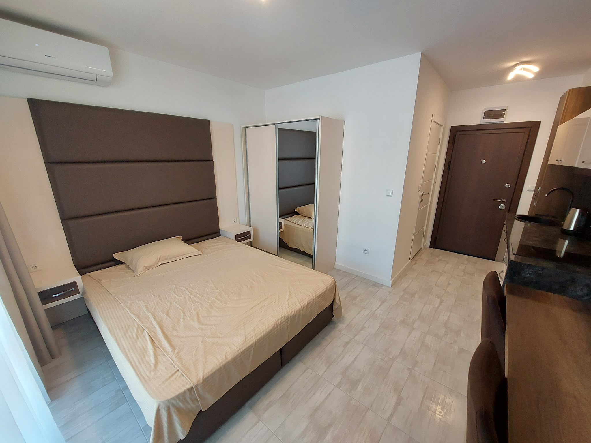 Студия с видом на горы на первой линии в комплексе Onyx Beach Residence, Святой Влас ID: 103678 - фото 5