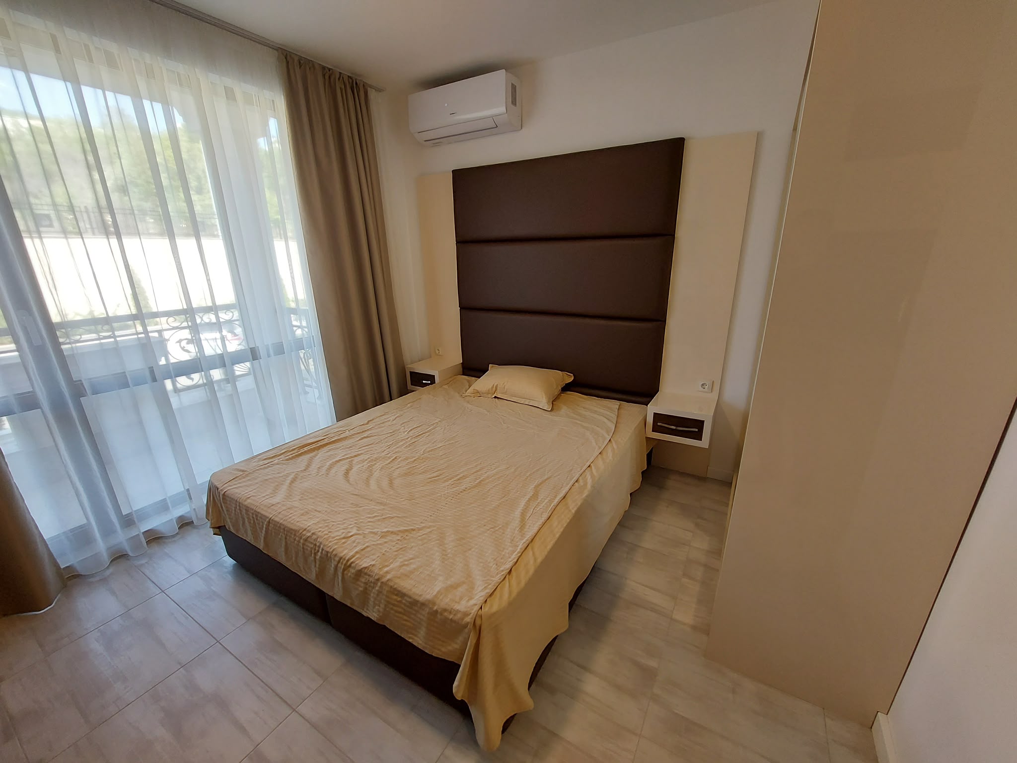 Студия с видом на горы на первой линии в комплексе Onyx Beach Residence, Святой Влас ID: 103678 - фото 9