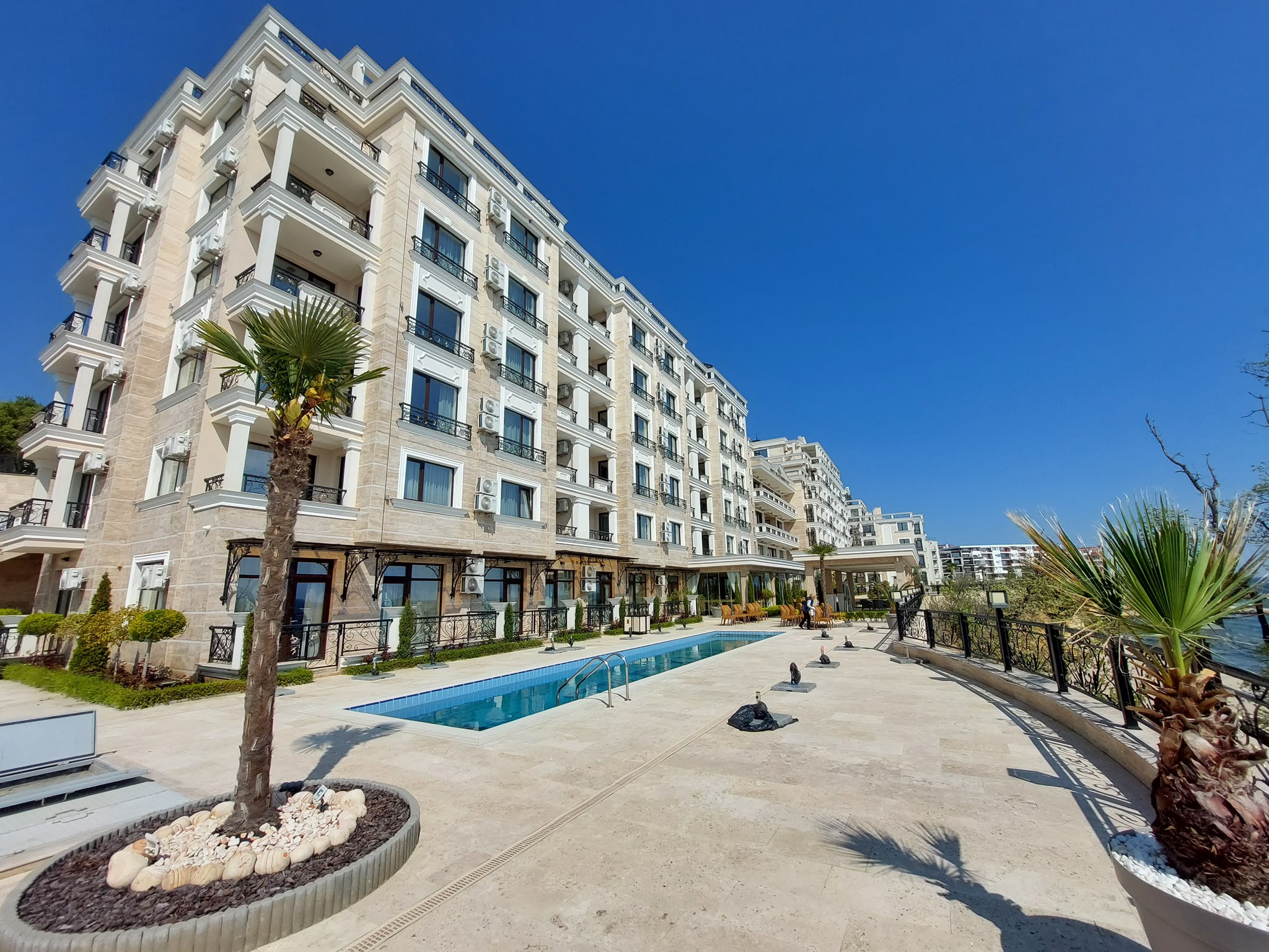 Студия с видом на горы на первой линии в комплексе Onyx Beach Residence, Святой Влас ID: 103678 - фото 1