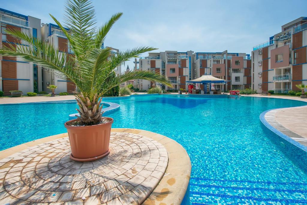 Двухкомнатная квартира по выгодной цене в комплексе Sun City 1, Солнечный Берег ID: 106677 - фото 1