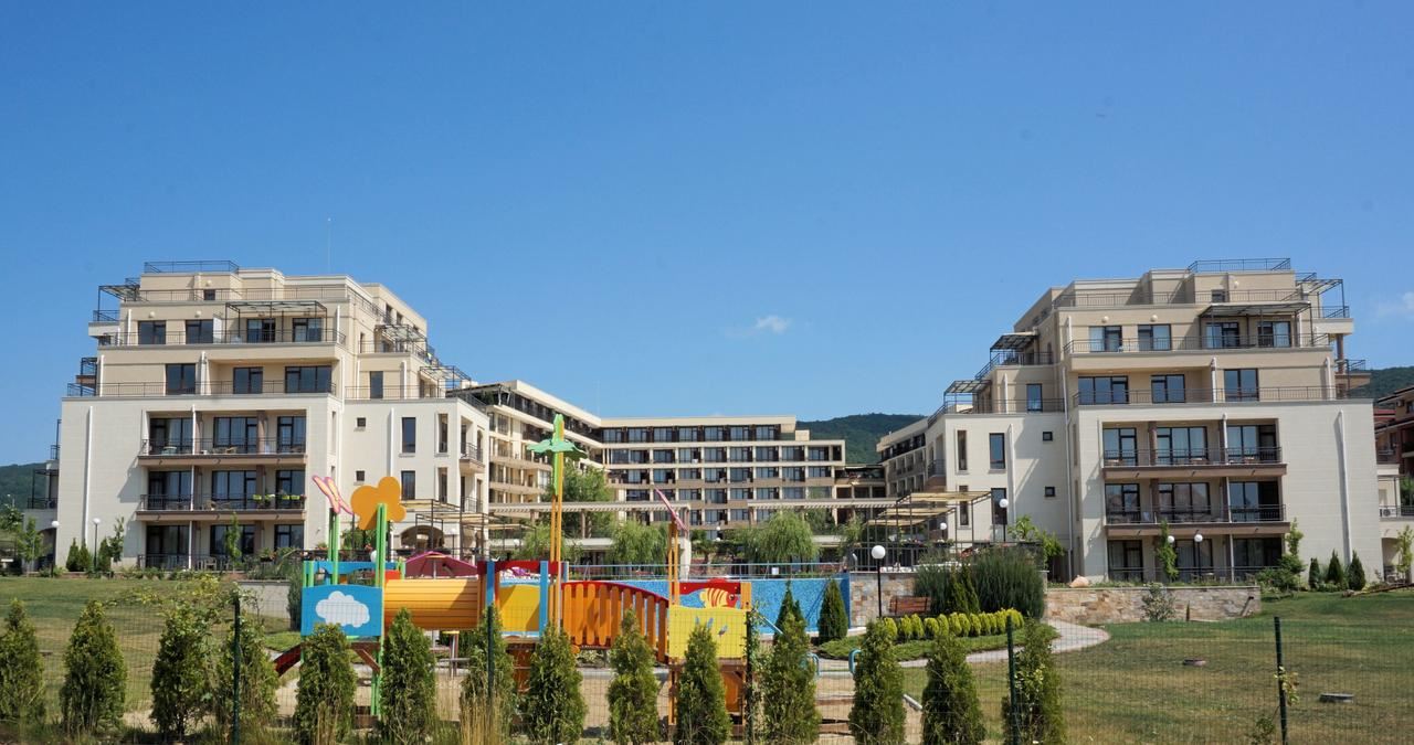 Двухкомнатная квартира с полной меблировкой и видом на горы в комплексе Sorrento Sole Mare, Святой Влас ID: 106752 - фото 2
