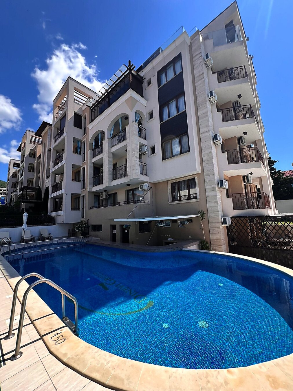 Трехкомнатная квартира с видом на море и горы в комплексе Porto Paradiso, Святой Влас ID: 106487 - фото 1