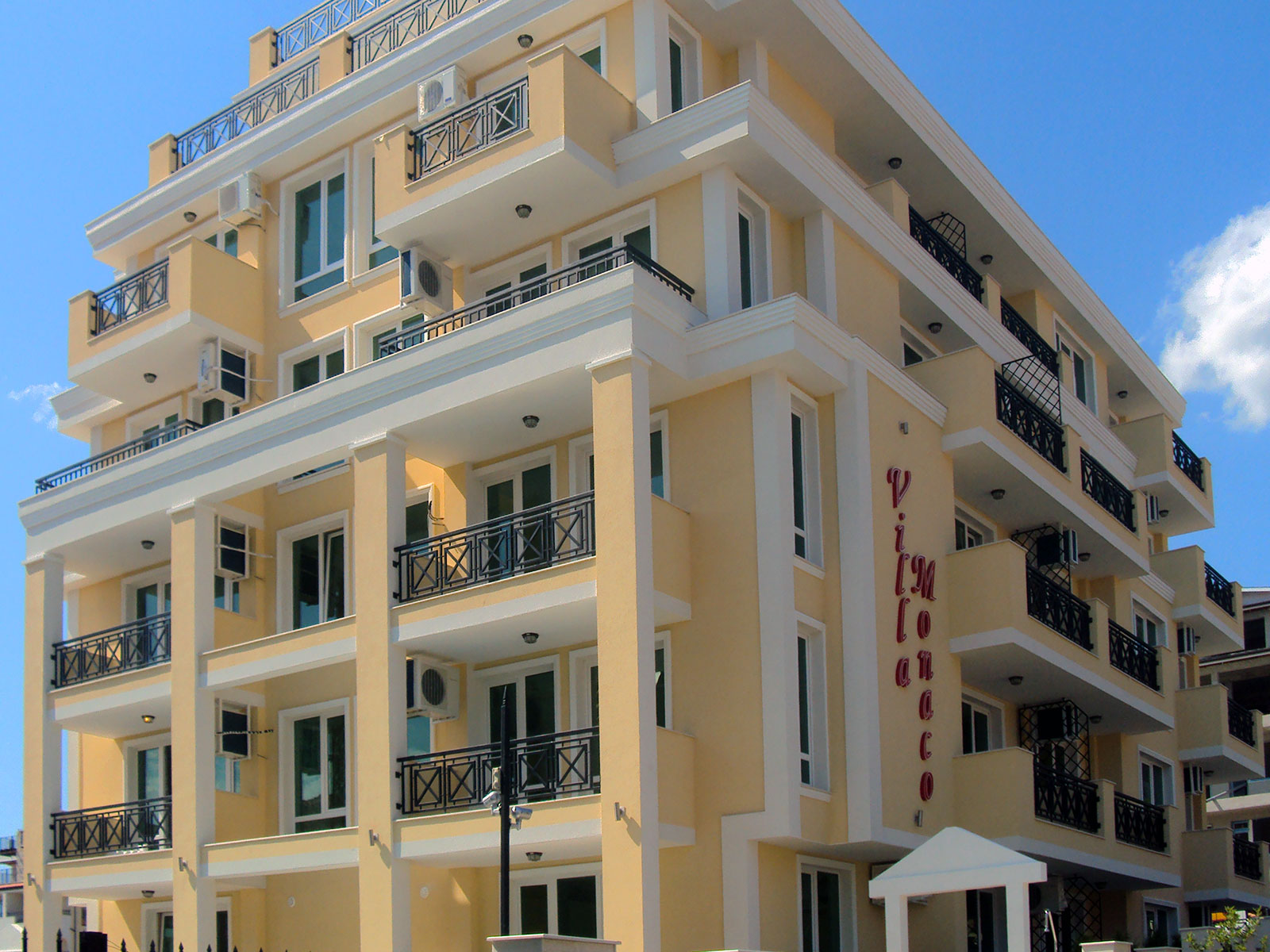 Студия в 150 метрах от моря в комплексе Villa Monaco, Святой Влас ID: 105618 - фото 2