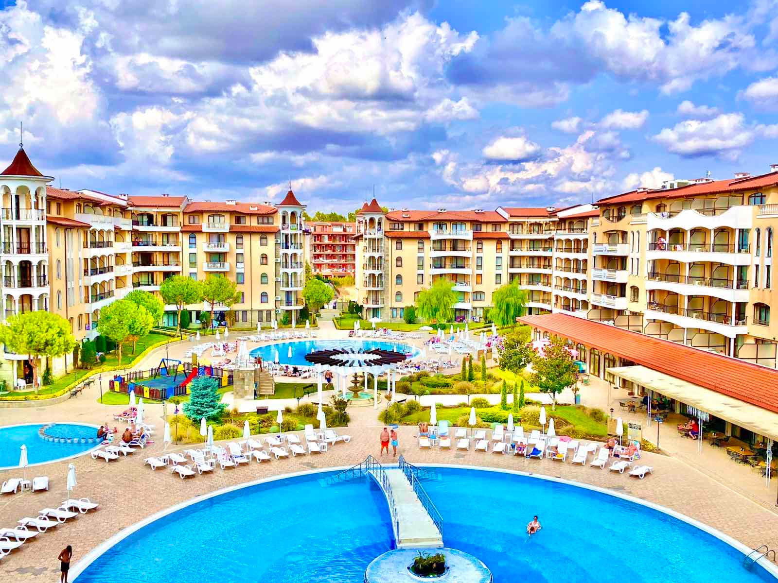 Двухкомнатная квартира с видом на бассейн в комплексе Royal Sun, Солнечный Берег ID: 104672 - фото 1