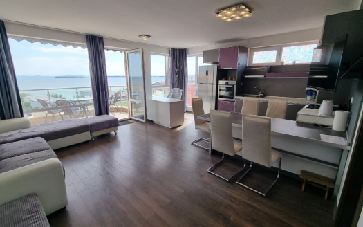 Трехкомнатная квартира с панорамным видом на залив в Villa Sveti Vlas ID: 105495