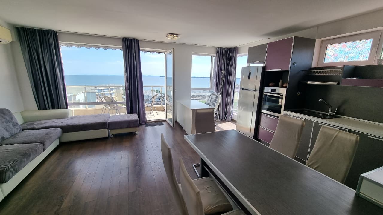 Трехкомнатная квартира с панорамным видом на залив в Villa Sveti Vlas ID: 105495 - фото 12
