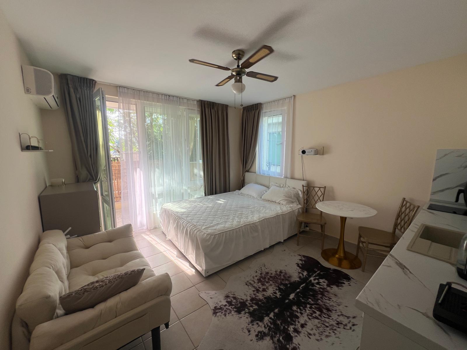 Студия в 150 метрах от моря в комплексе Villa Monaco, Святой Влас ID: 105618 - фото 1
