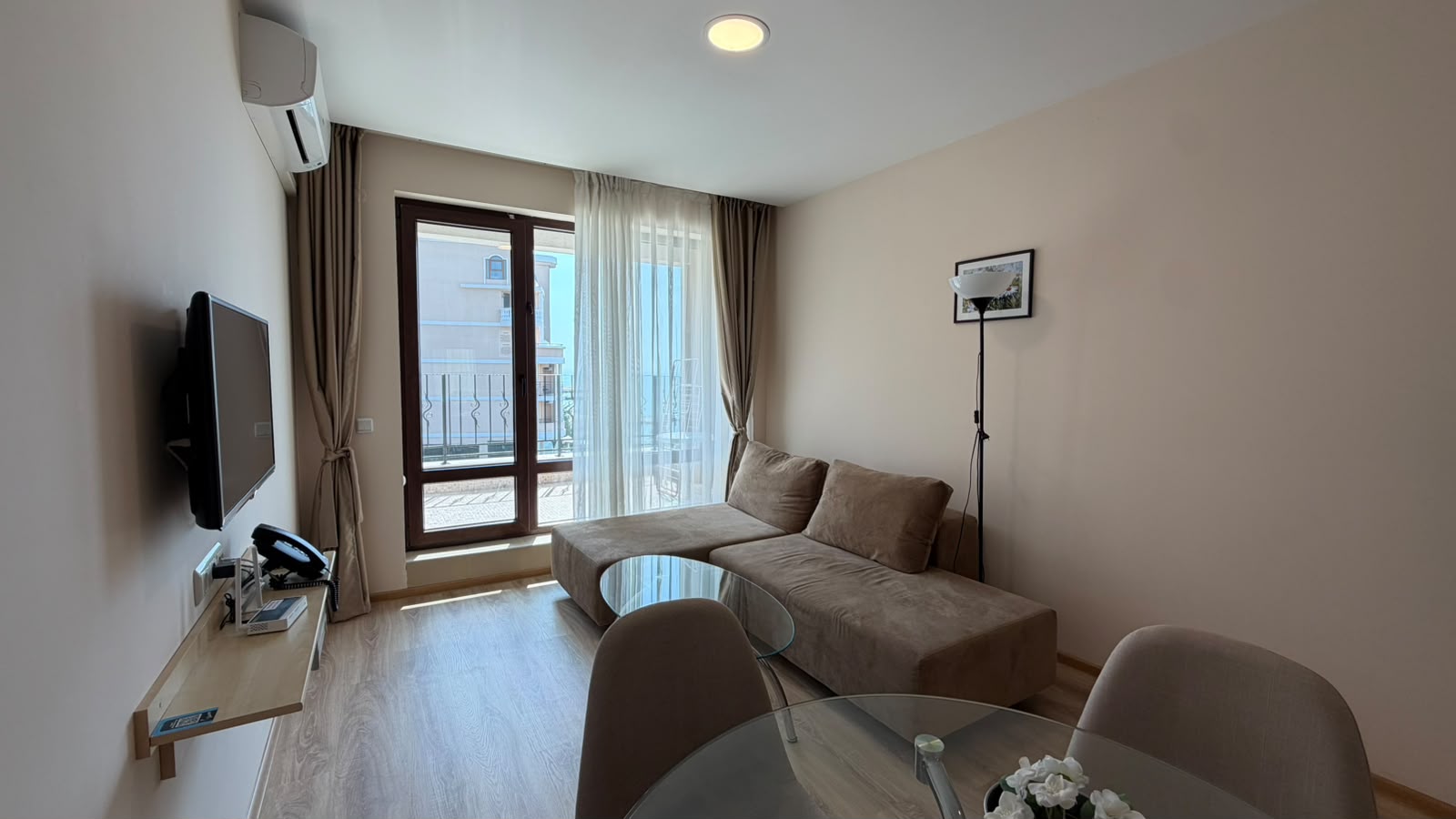Двухкомнатная квартира на первой линии с видом на море в комплексе Premier Fort Beach, Святой Влас ID: 106416 - фото 2