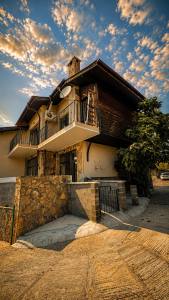 Sunny Hill