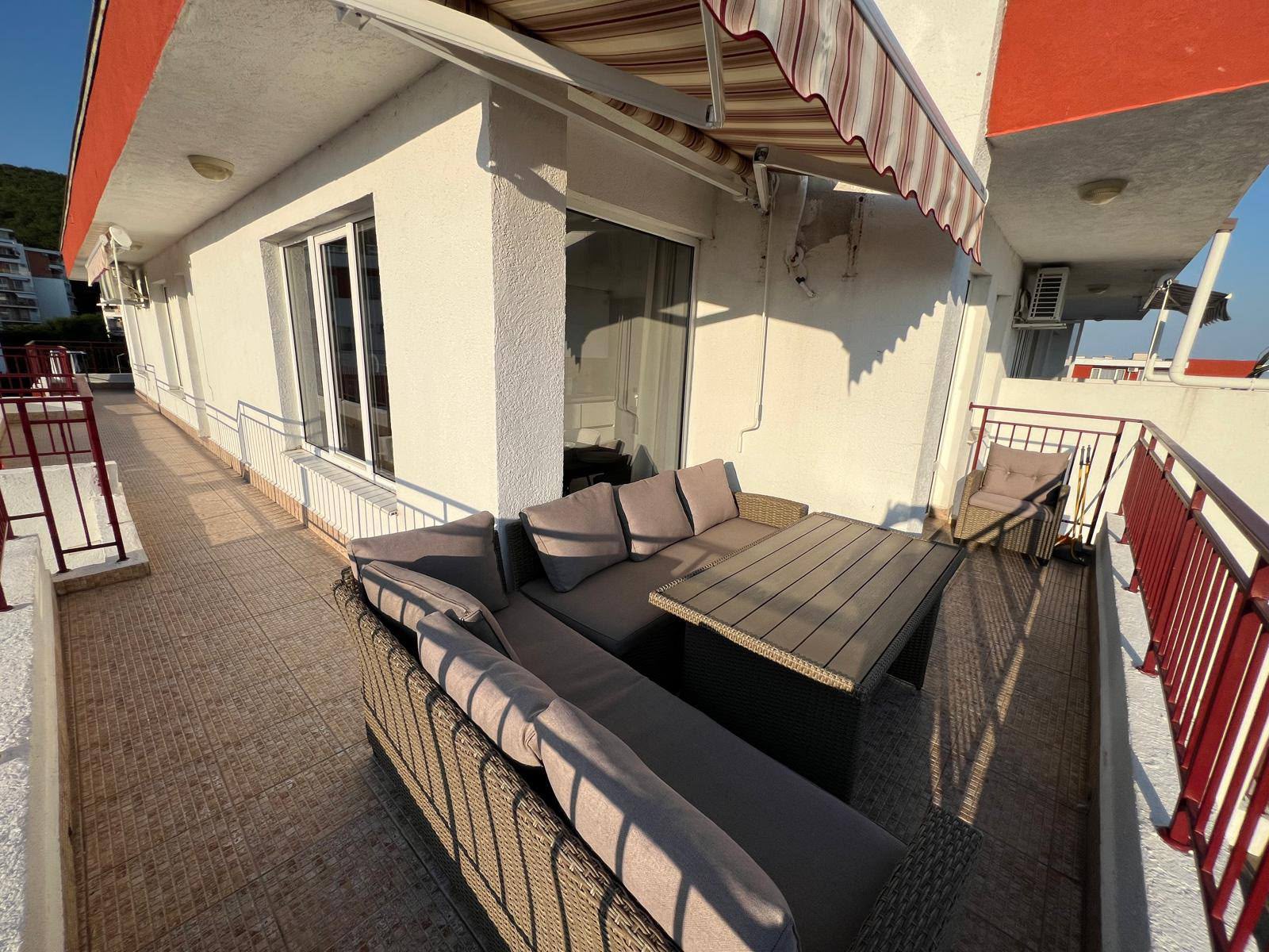 Четырехкомнатный пентхаус на первой линии в комплексе Panorama Fort Beach, Святой Влас ID: 107164 - фото 4