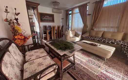 Къща с басейн и просторен двор в село Горица ID: 110510